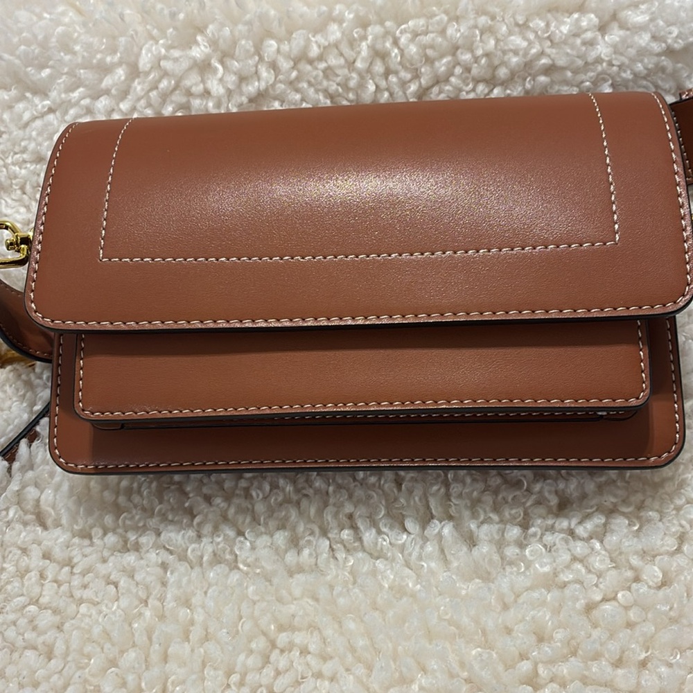 Women's Crossbody Bag in Brown - Sleek Leather Design